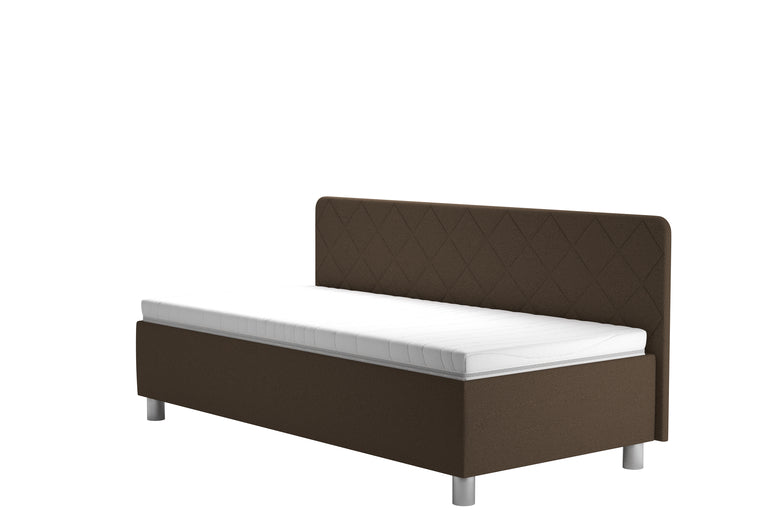 FIONA s dlouhým bočním čelem a úložným prostorem