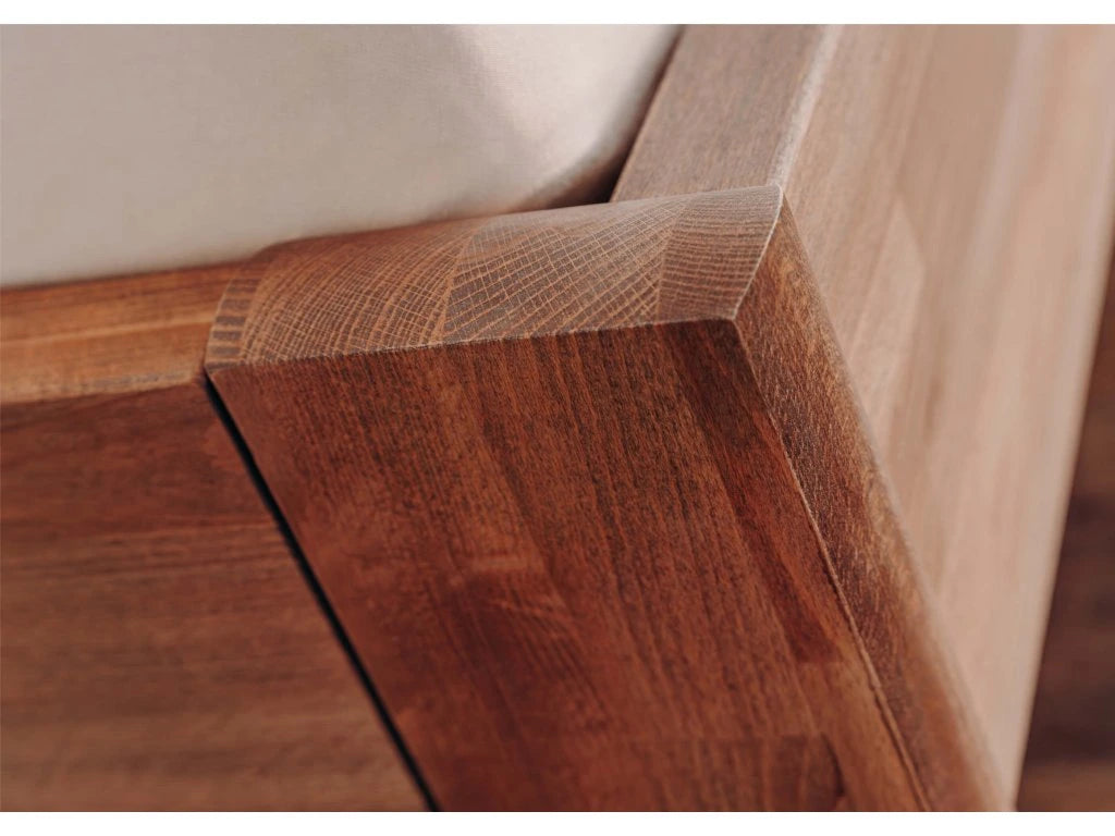 AMPARA s plným čelem u nohou