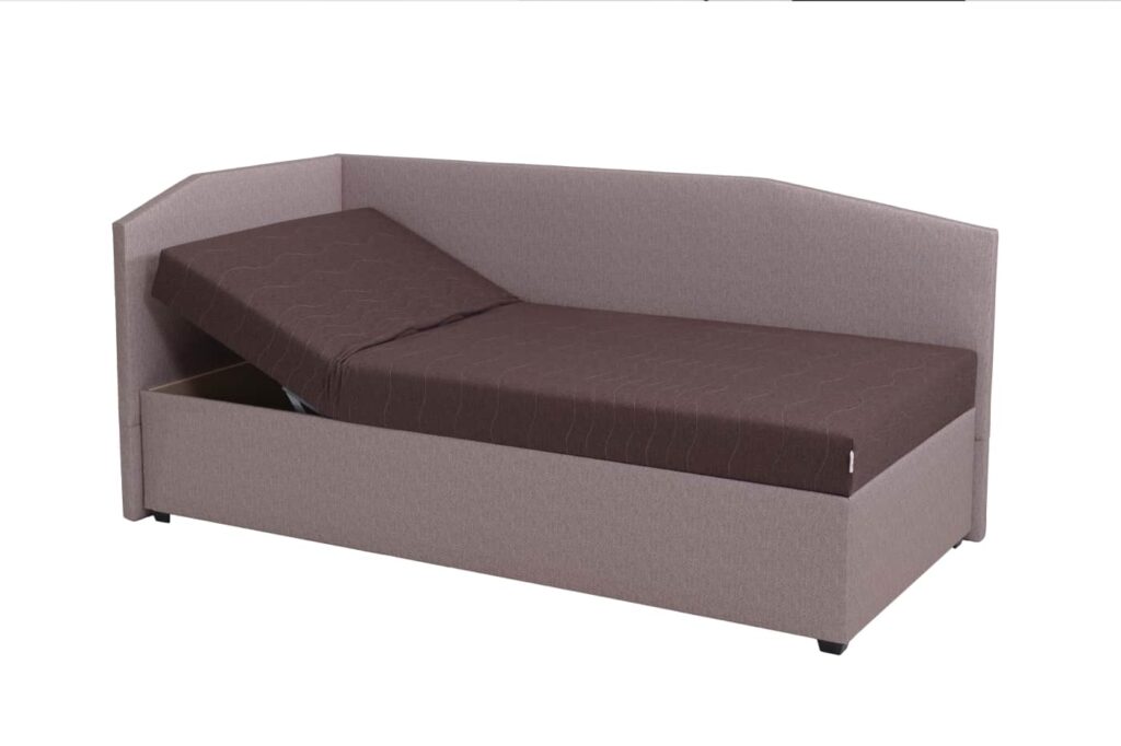 DARKO s dlouhým bočním čelem a úložným prostorem