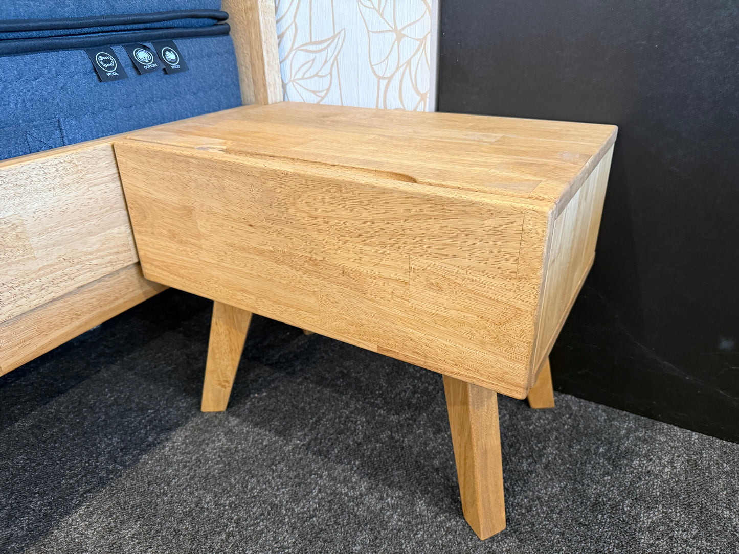 Noční stolek TORRE