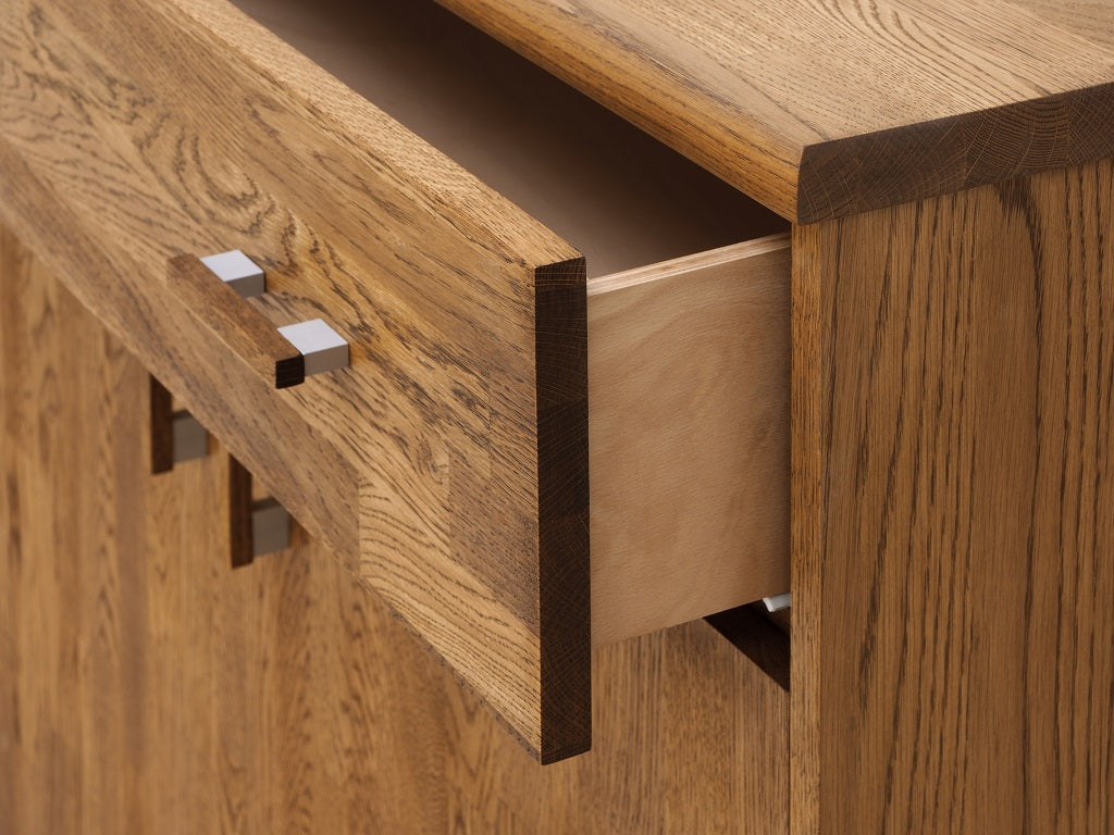 Skříňka s dvířky a zásuvkou - radiusové hrany