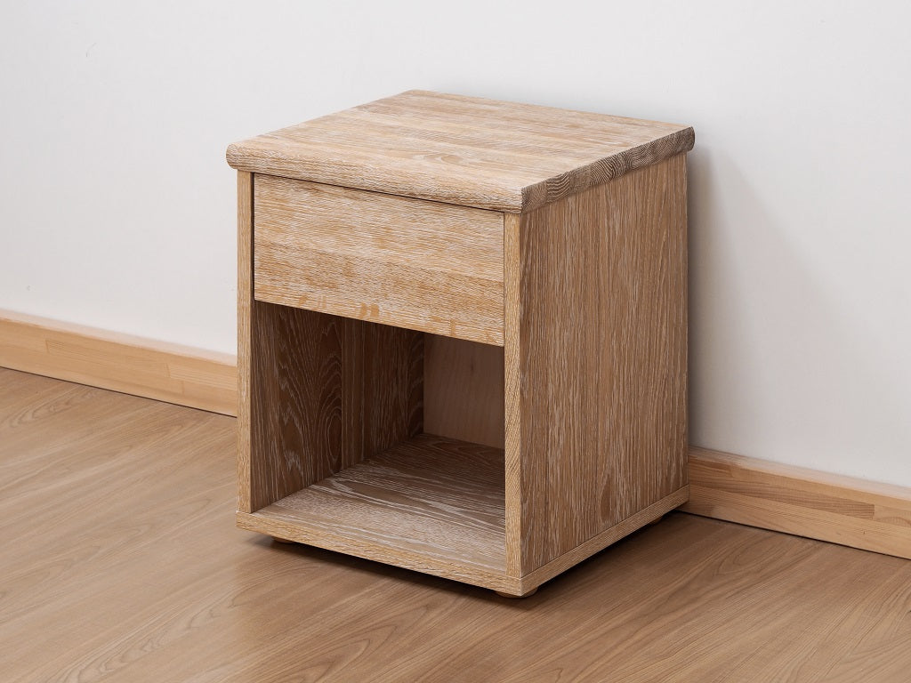 Noční stolek ÚZKÝ