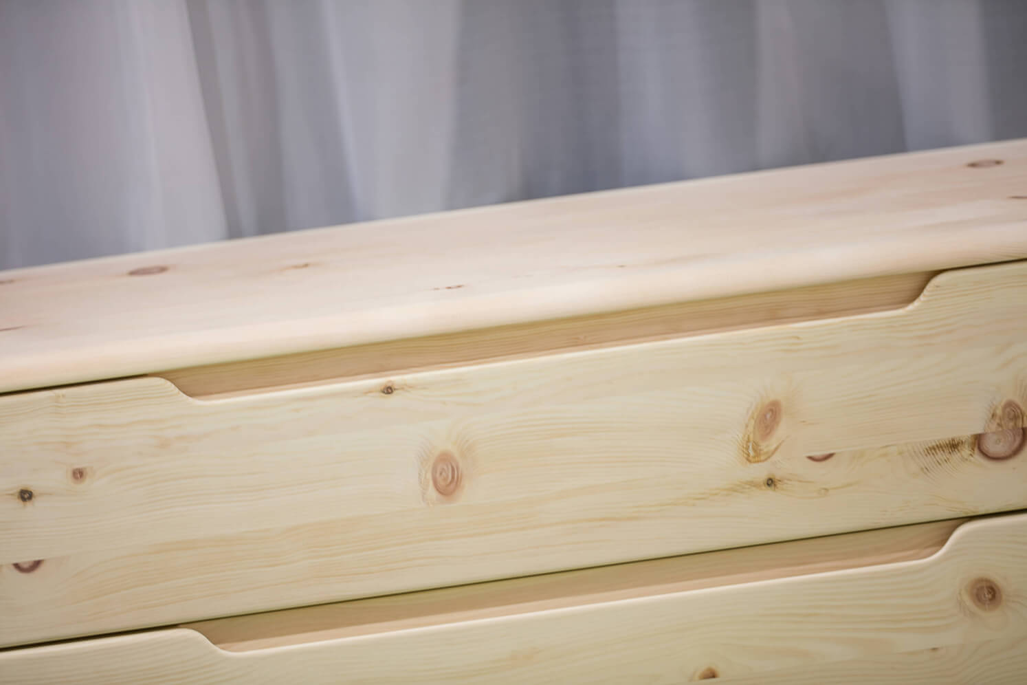 Komoda FLABO ZIRBE dvířka plné 4 zásuvky velké