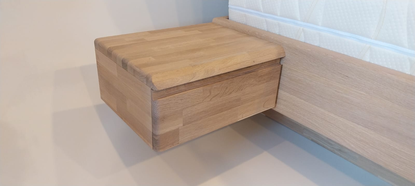 Noční stolek APOLLO